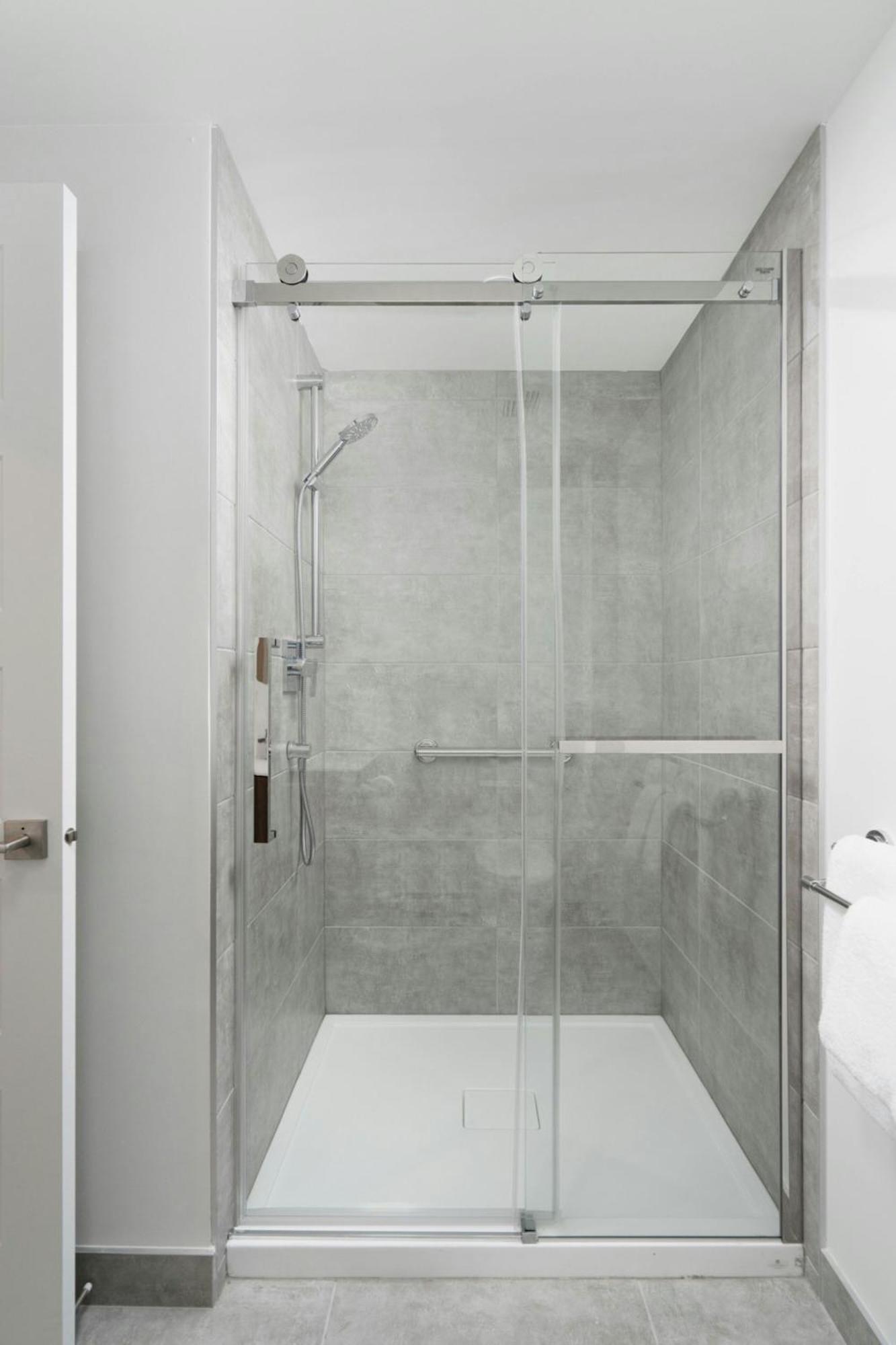 Three-Bedroom Lofted Apartment,1674790935:JPEG